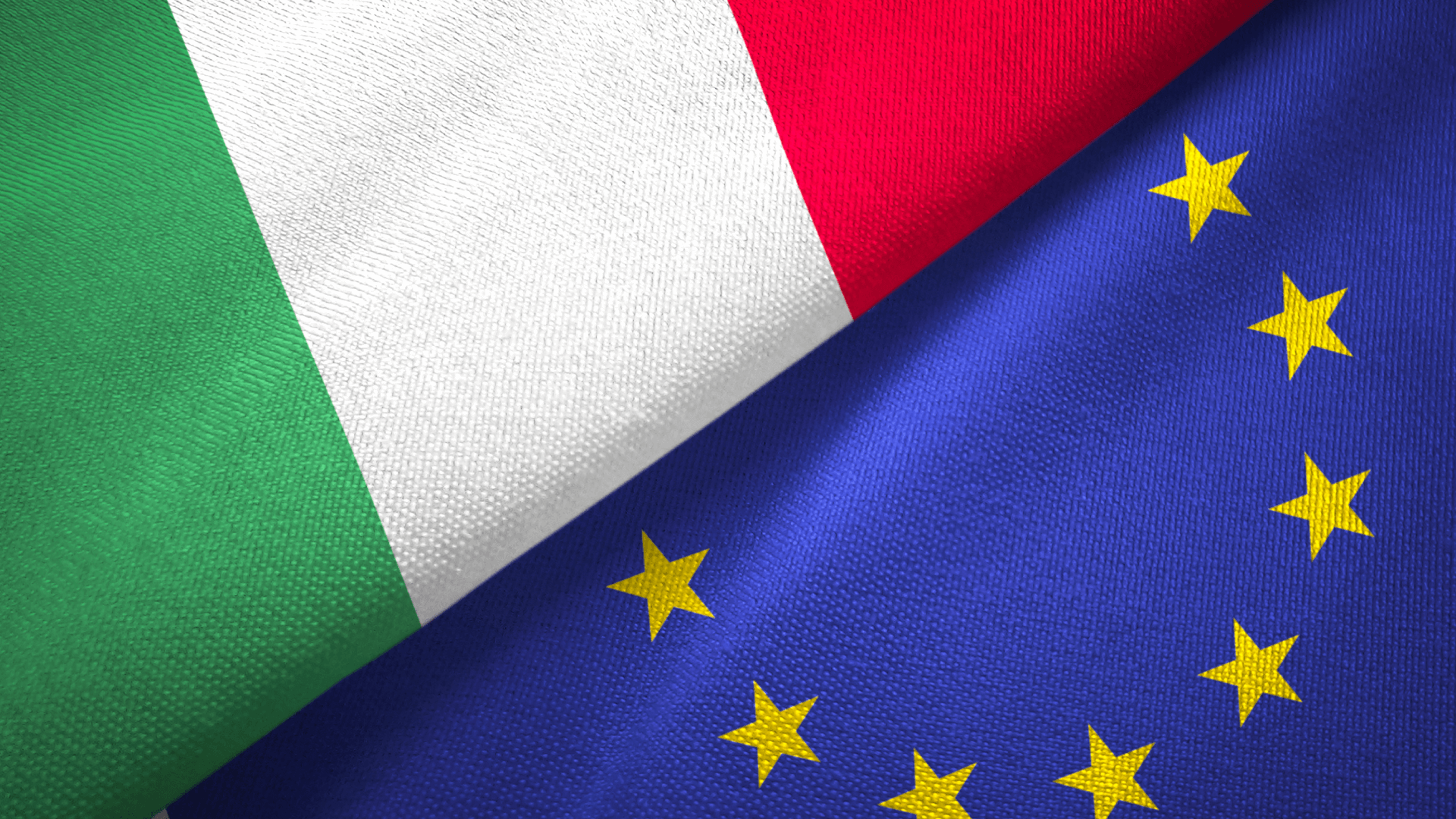 la bandiera italiana e la bandiera dell'unione europea affiancate